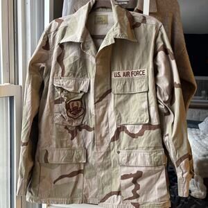 US Air Force Military Desert Camo Shirt Mens M Patch Grunge Coat Combat